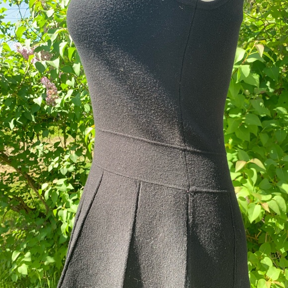 LEOTA | Sleeveless Pleated Dress - Picture 15 of 16